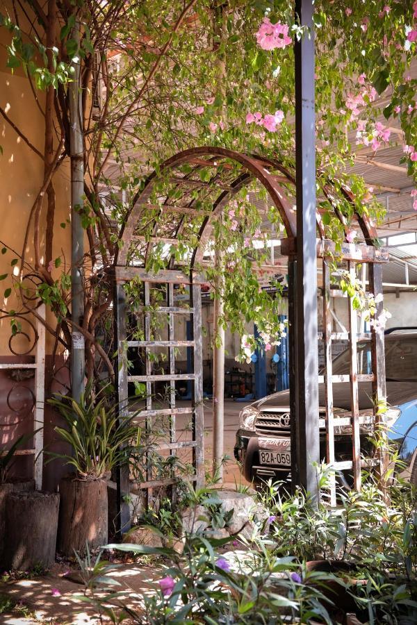 Y.O Inn Kon Tum ภายนอก รูปภาพ